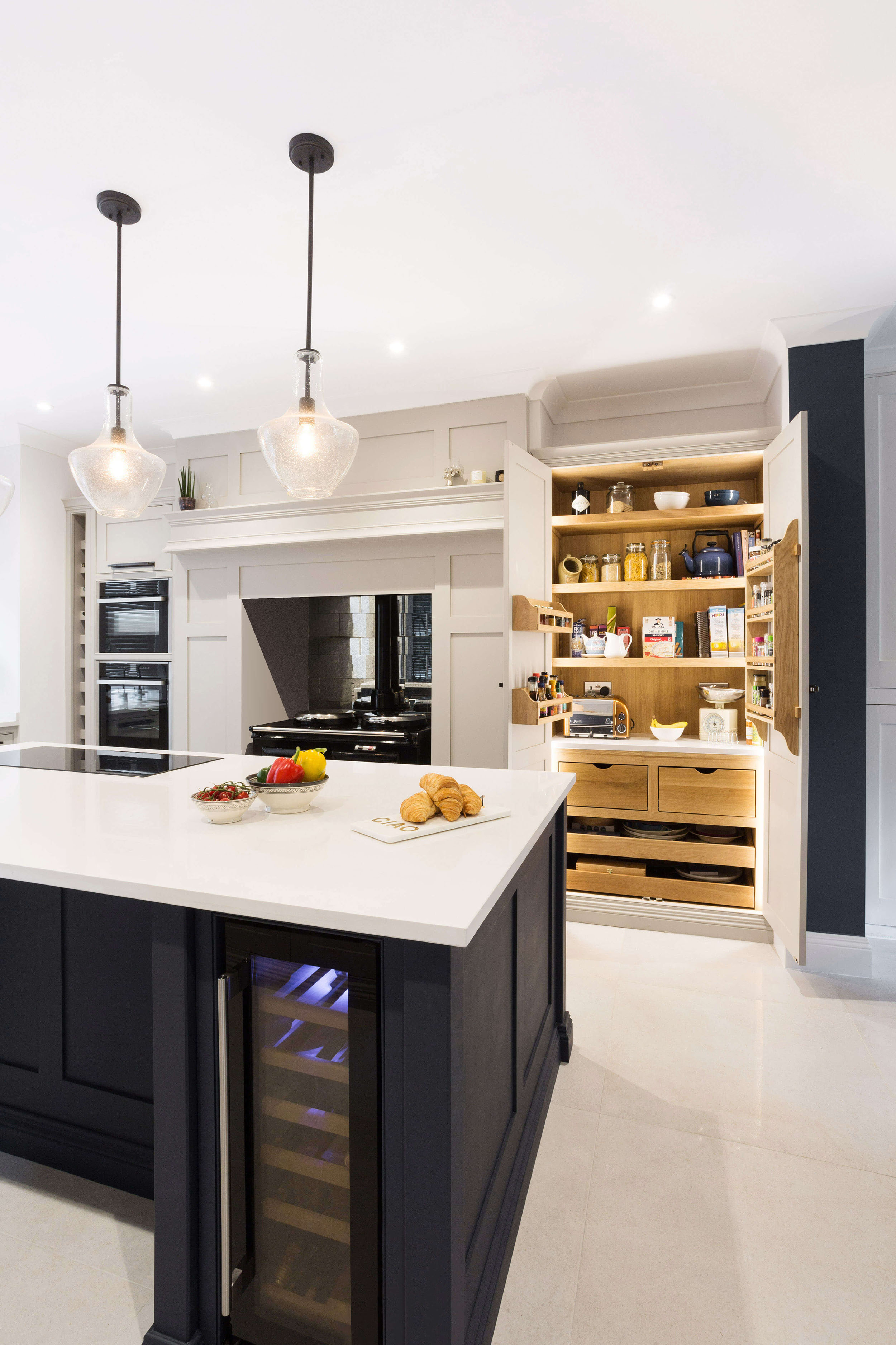 现代摇床厨房与蓝岛