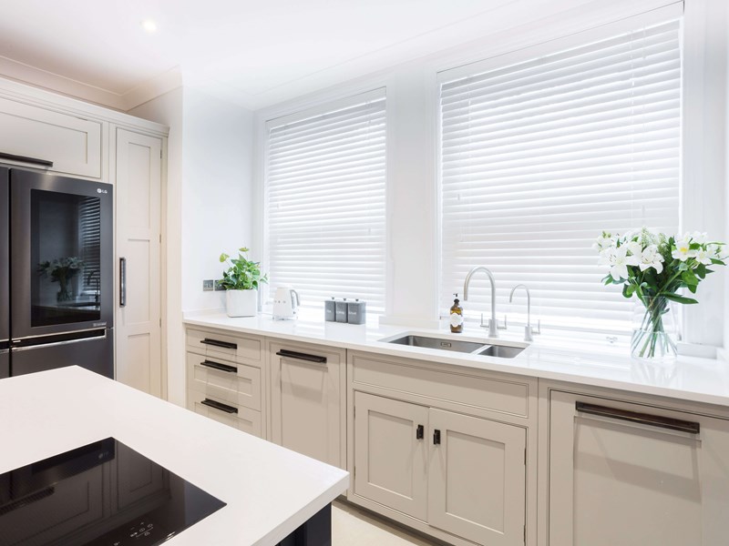 现代摇床厨房与蓝岛