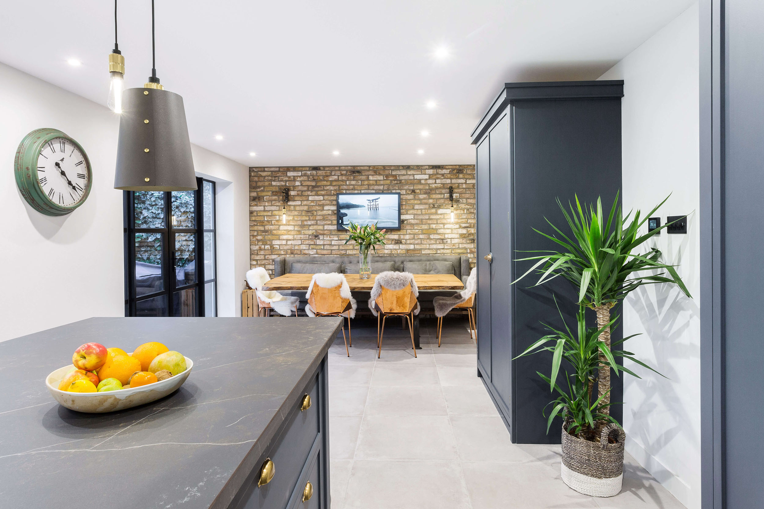 深蓝色工业风格摇床厨房