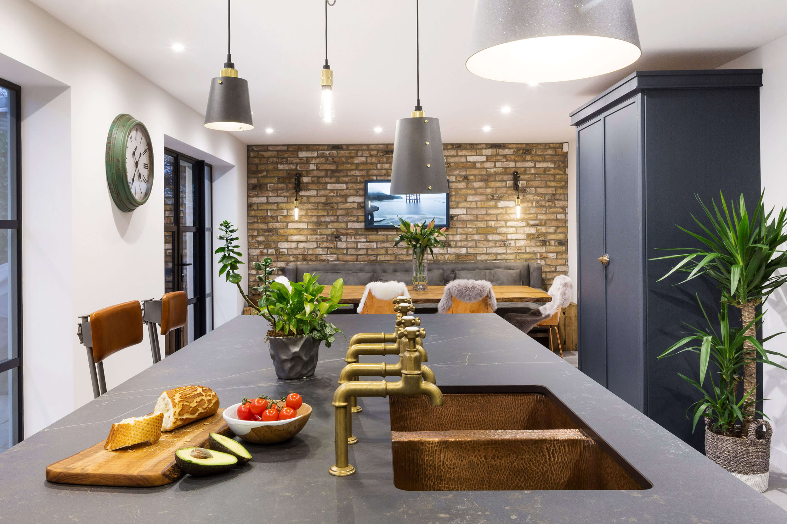 深蓝色工业风格摇床厨房