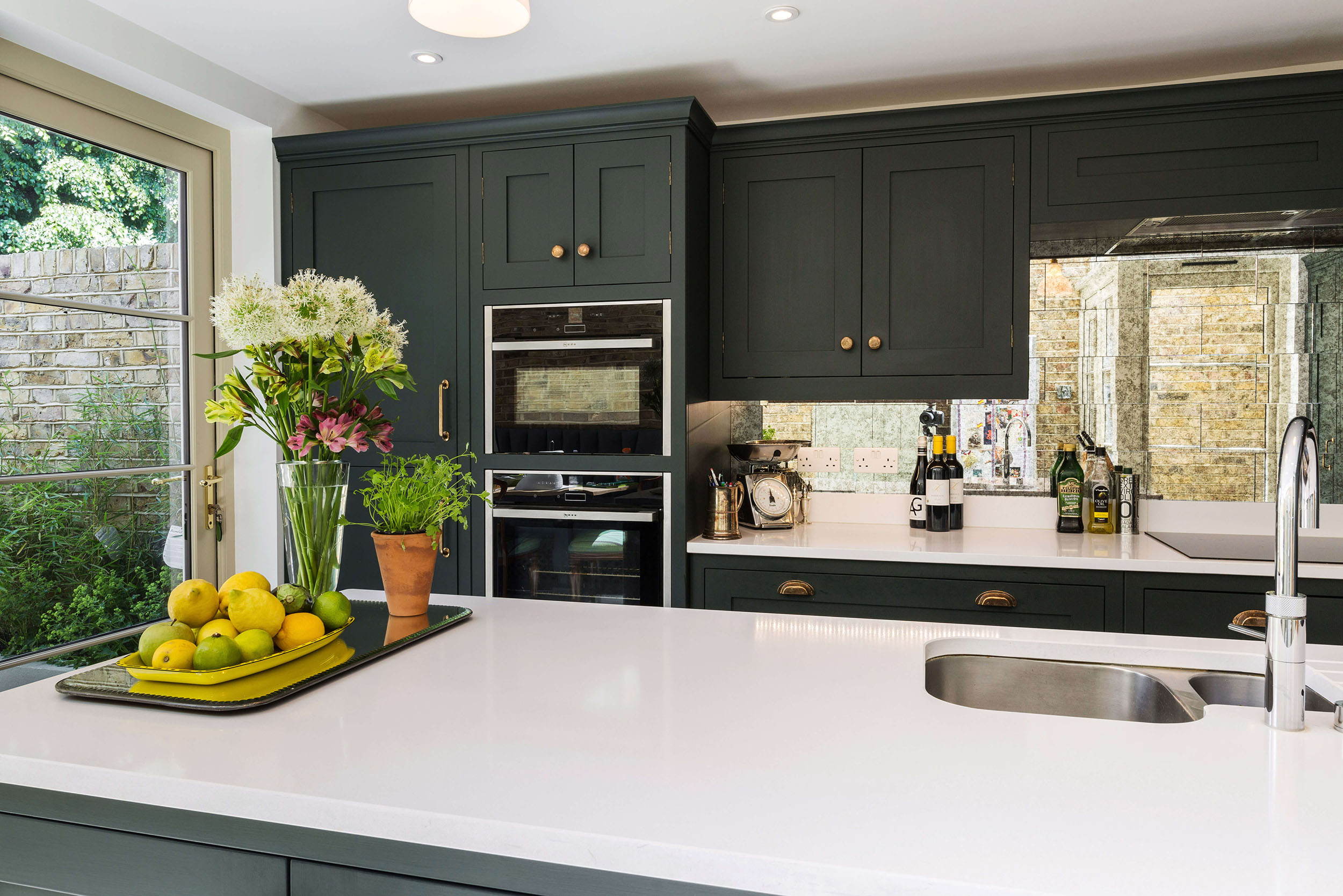 深绿色摇床联排别墅厨房岛