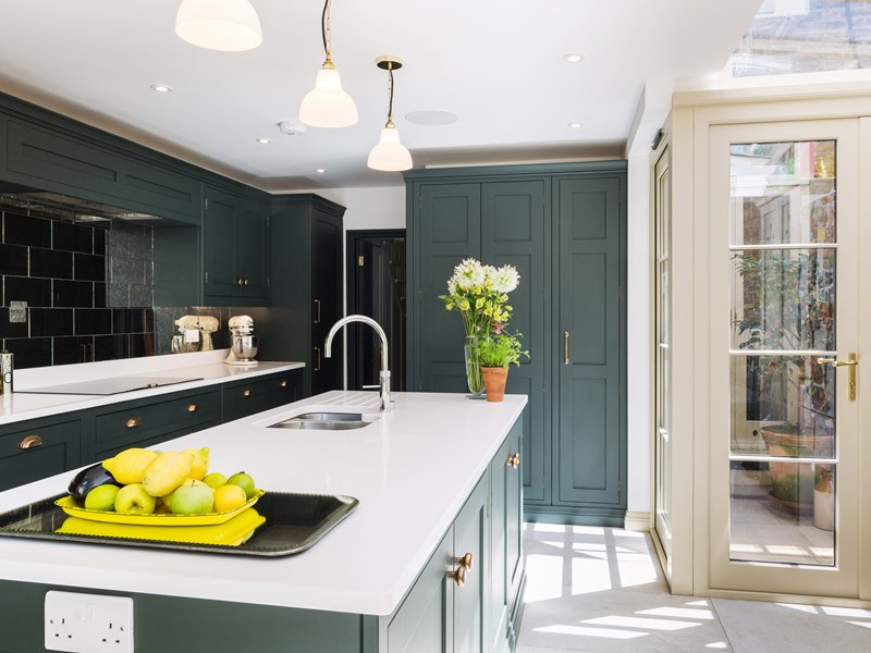 深绿色摇床联排别墅厨房岛