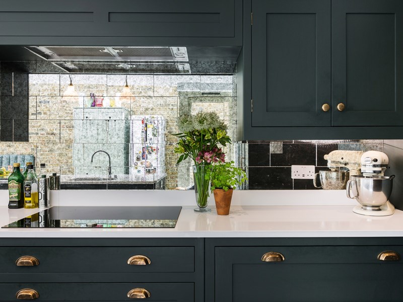 深绿色摇床厨房与BORA