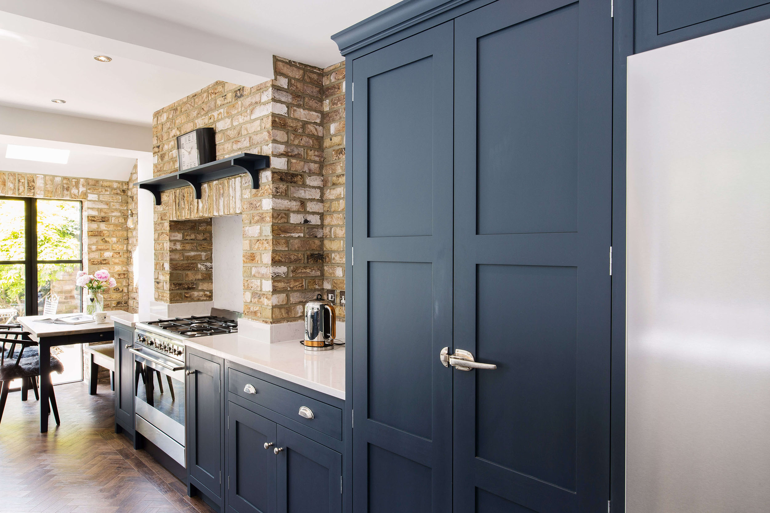 深蓝色摇床厨房食品柜