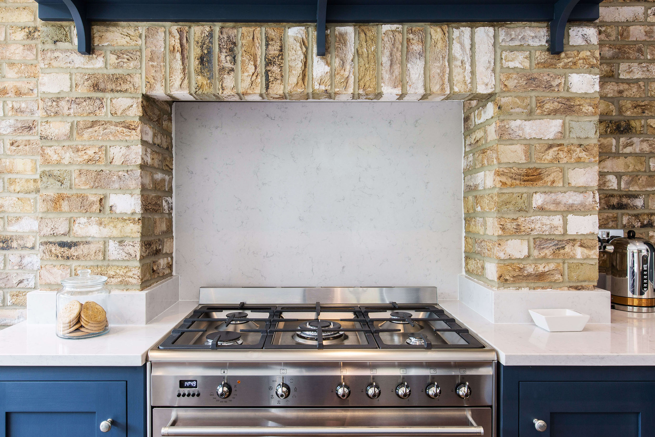 深蓝色工业风格摇床厨房