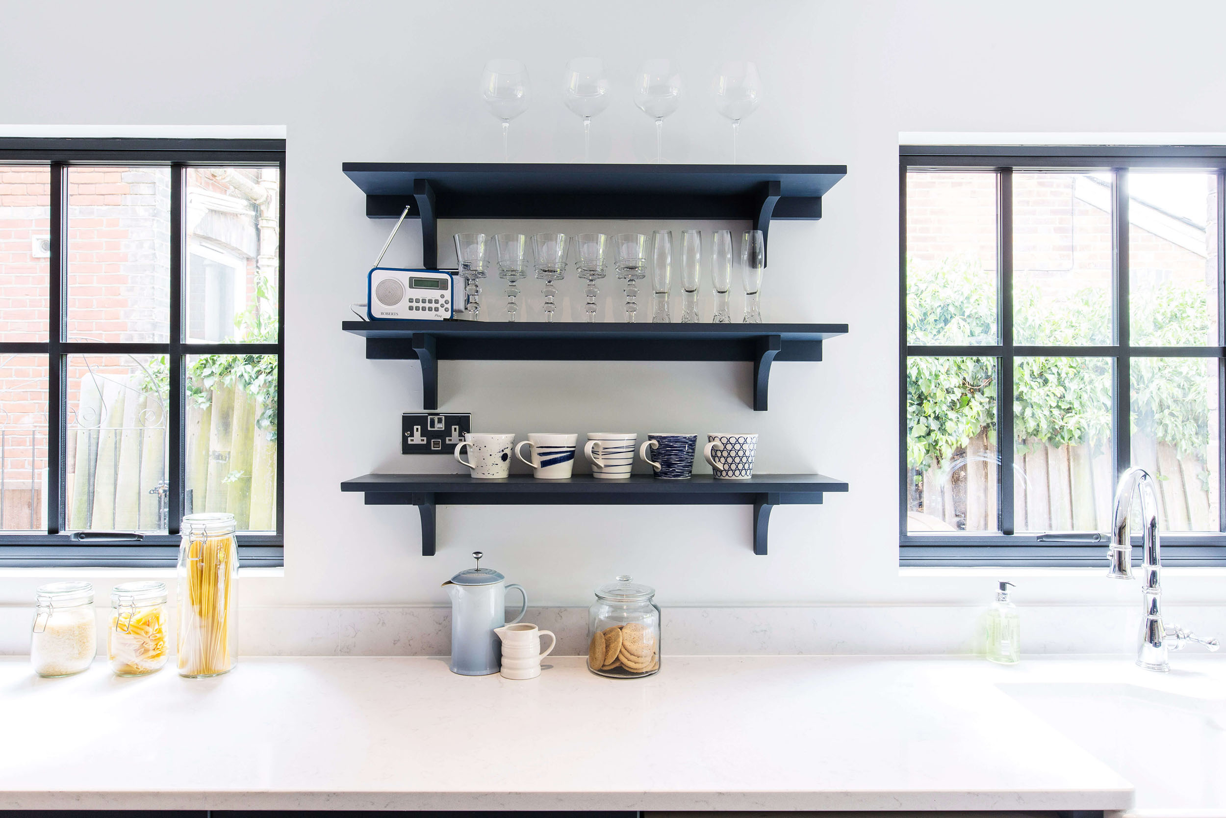 深蓝色工业风格摇床厨房