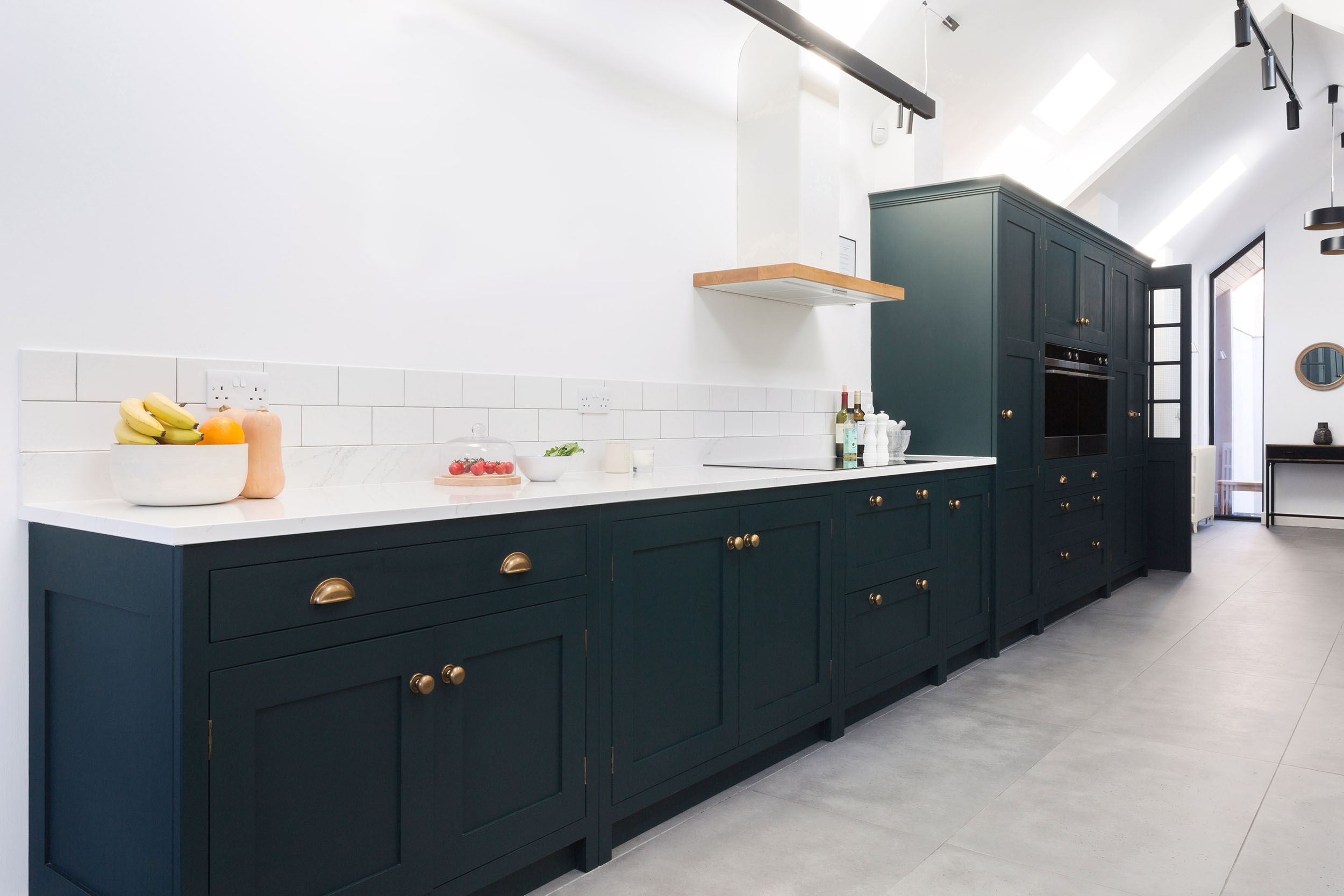 深蓝色当代摇床厨房