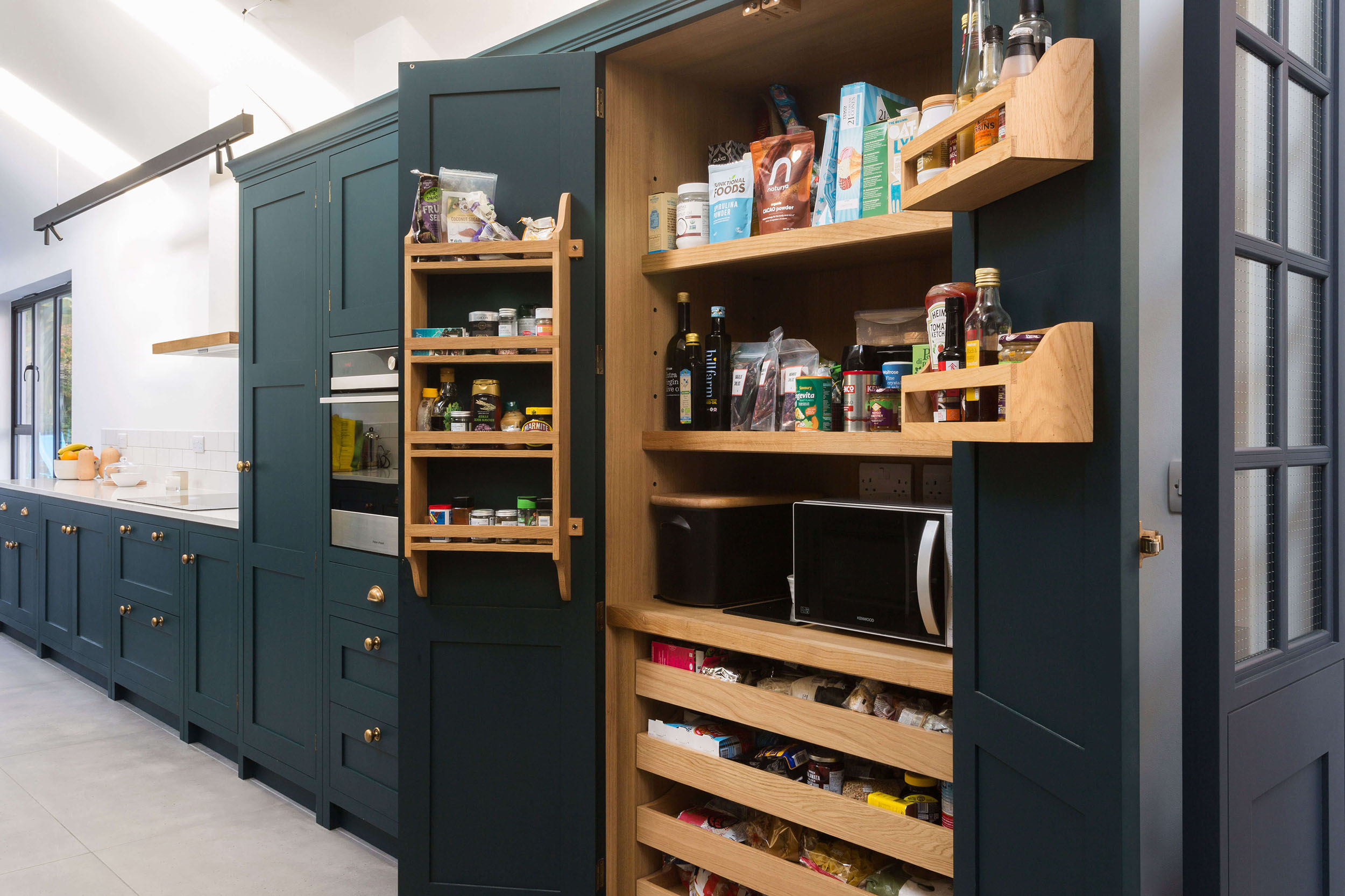 深蓝色当代摇床厨房