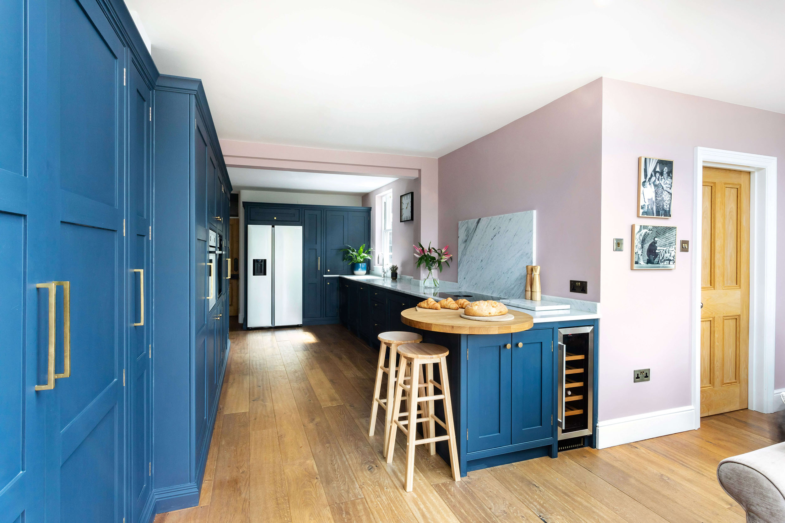 深蓝色的摇床厨房