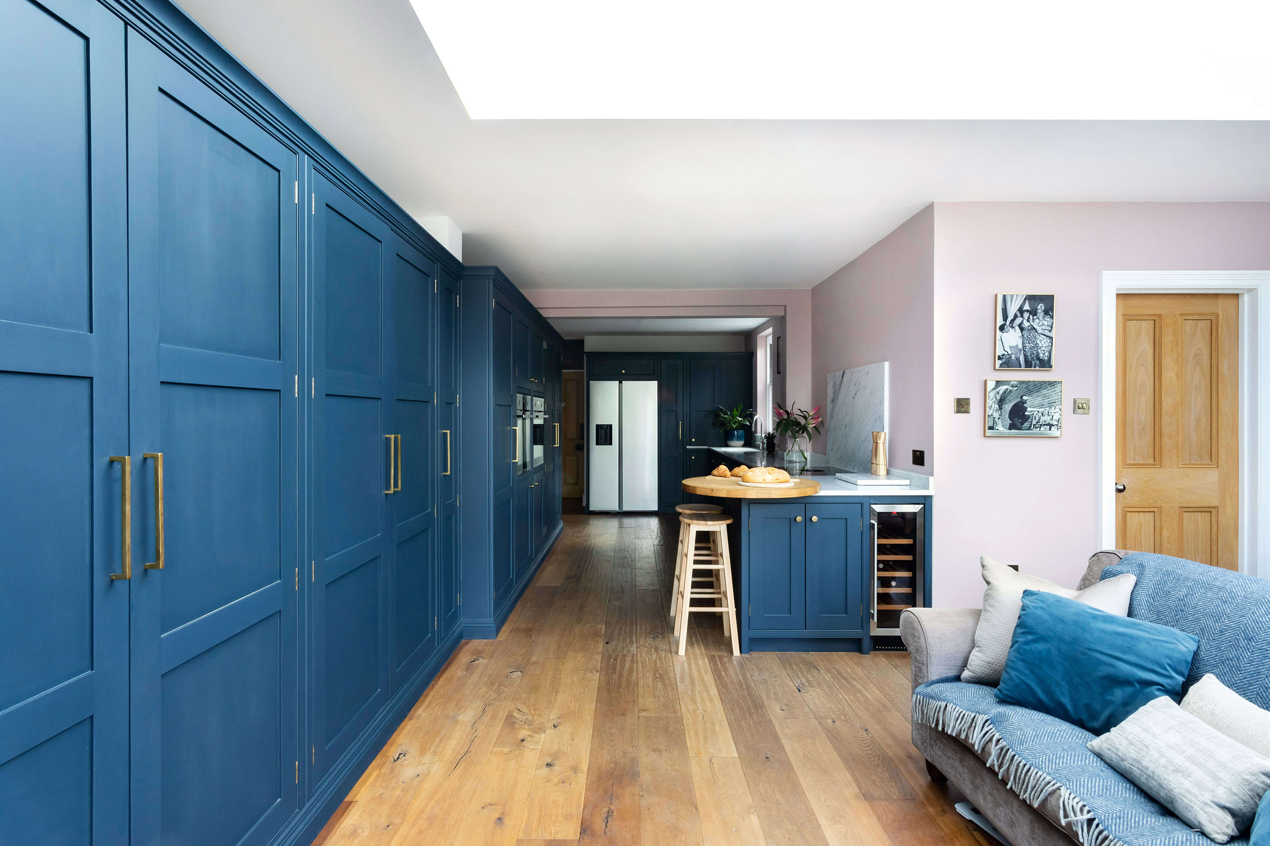 深蓝色的摇床厨房