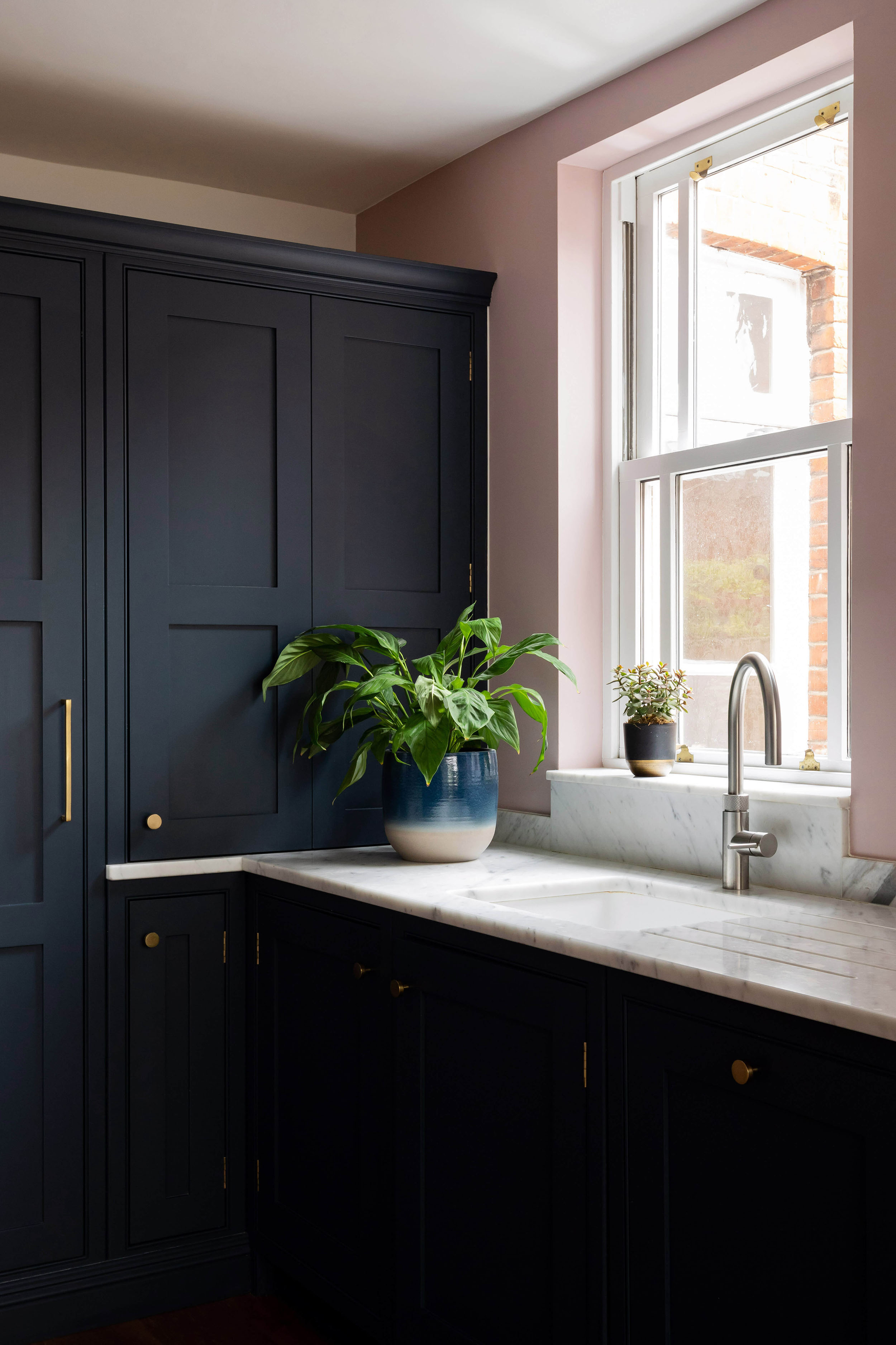 深蓝色的摇床厨房