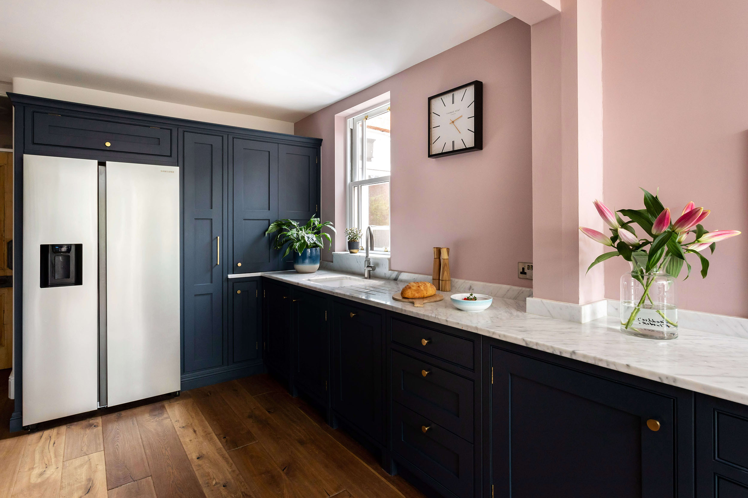 深蓝色的摇床厨房