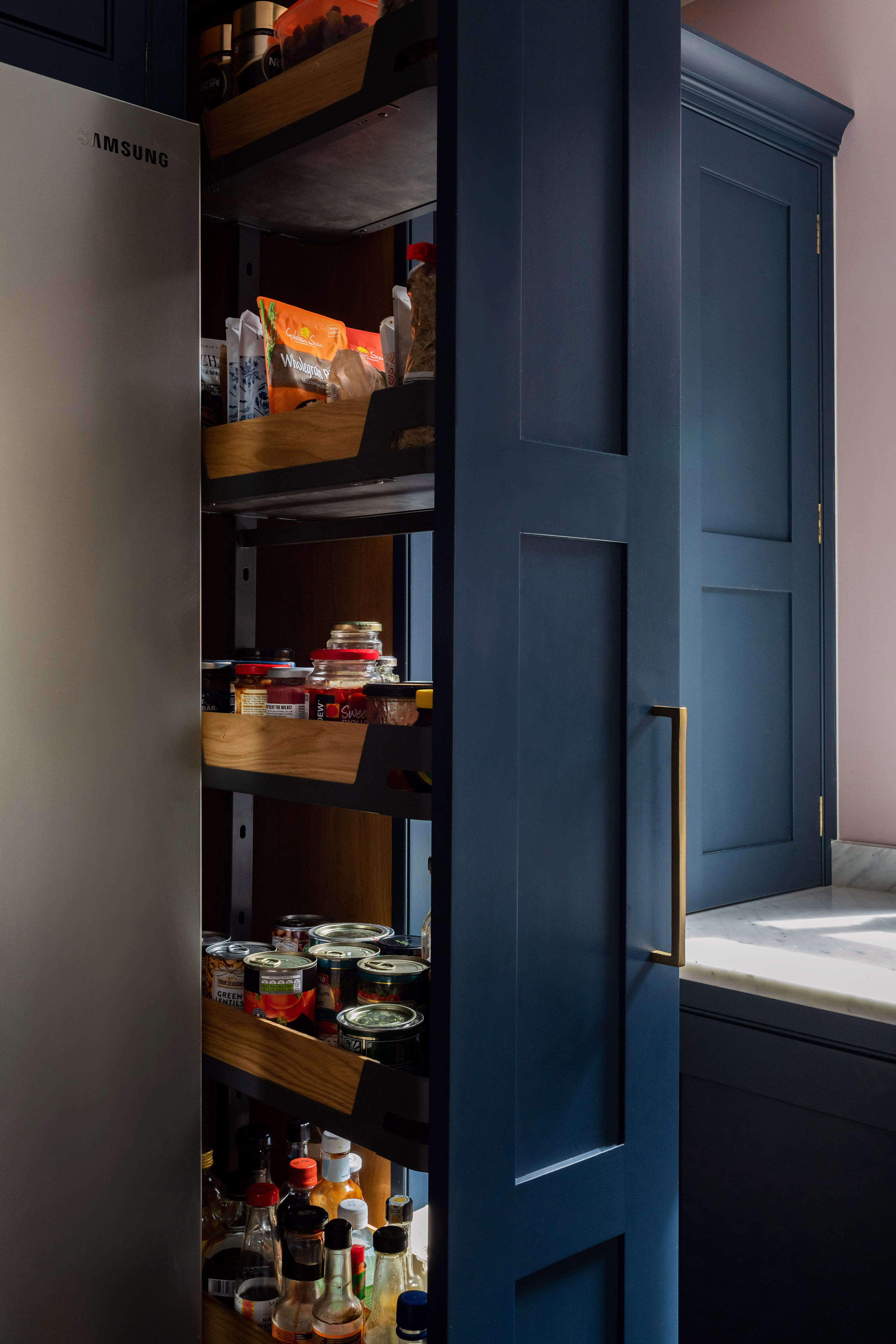 深蓝色的摇床厨房