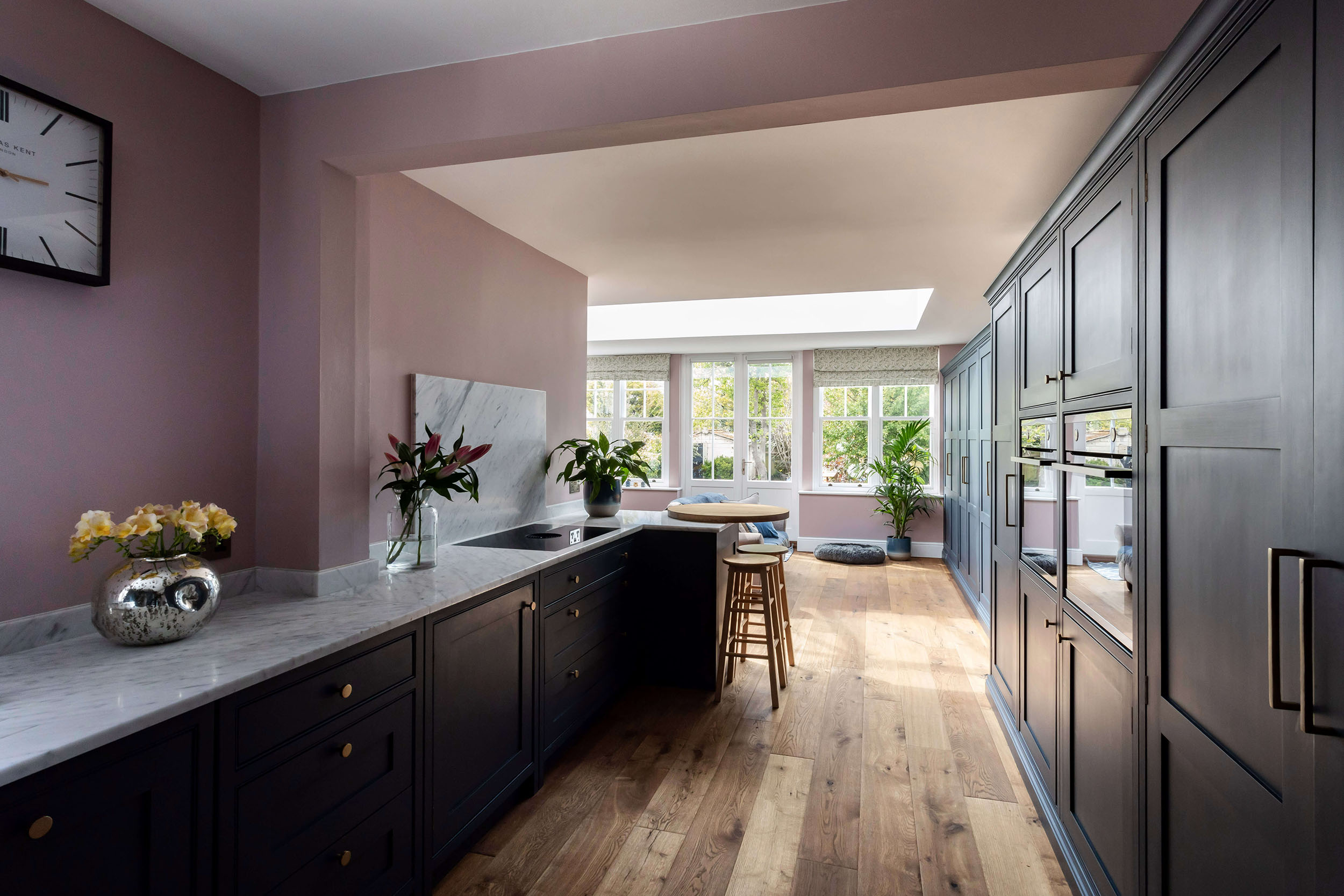 深蓝色的摇床厨房