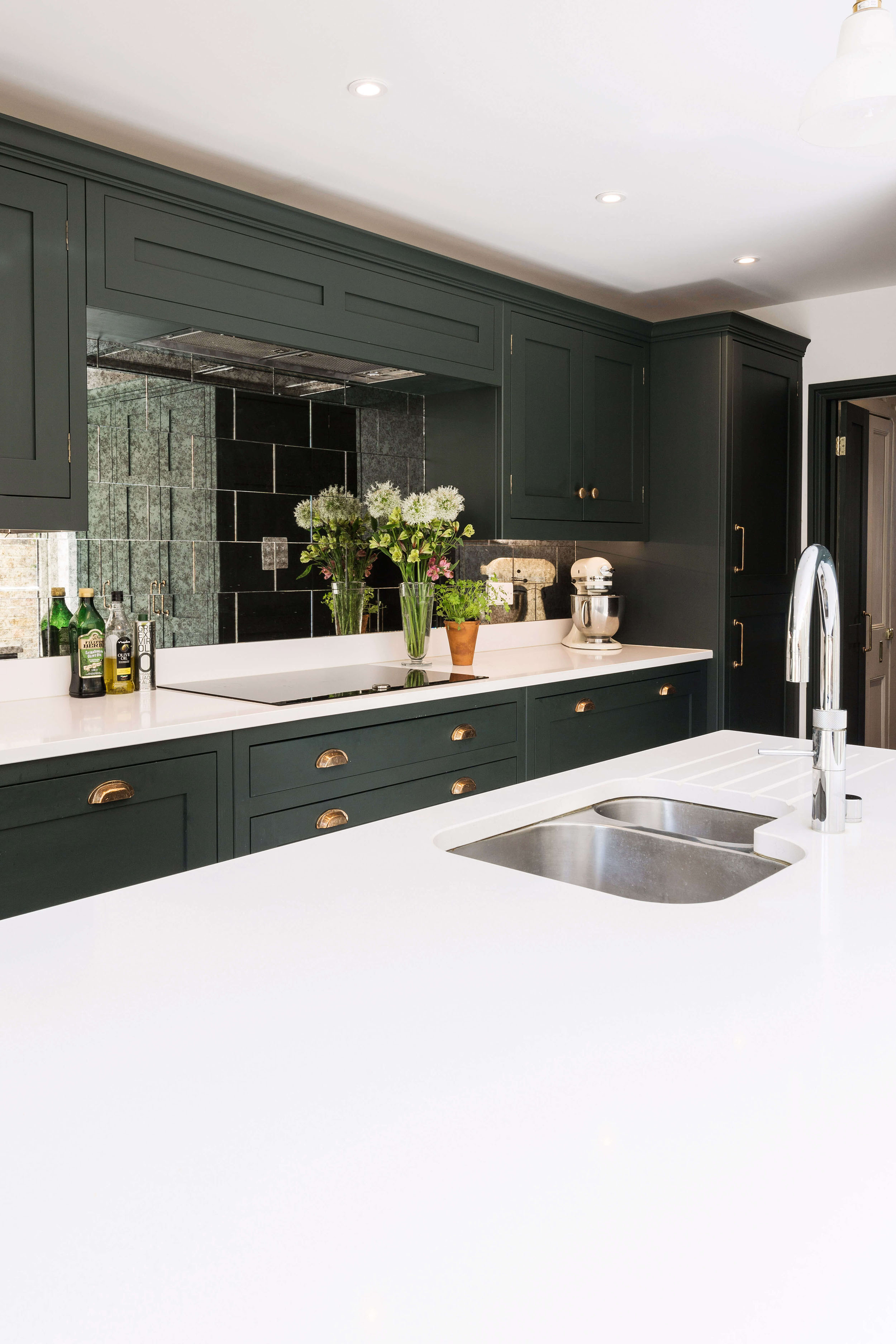 深绿色摇瓶厨房