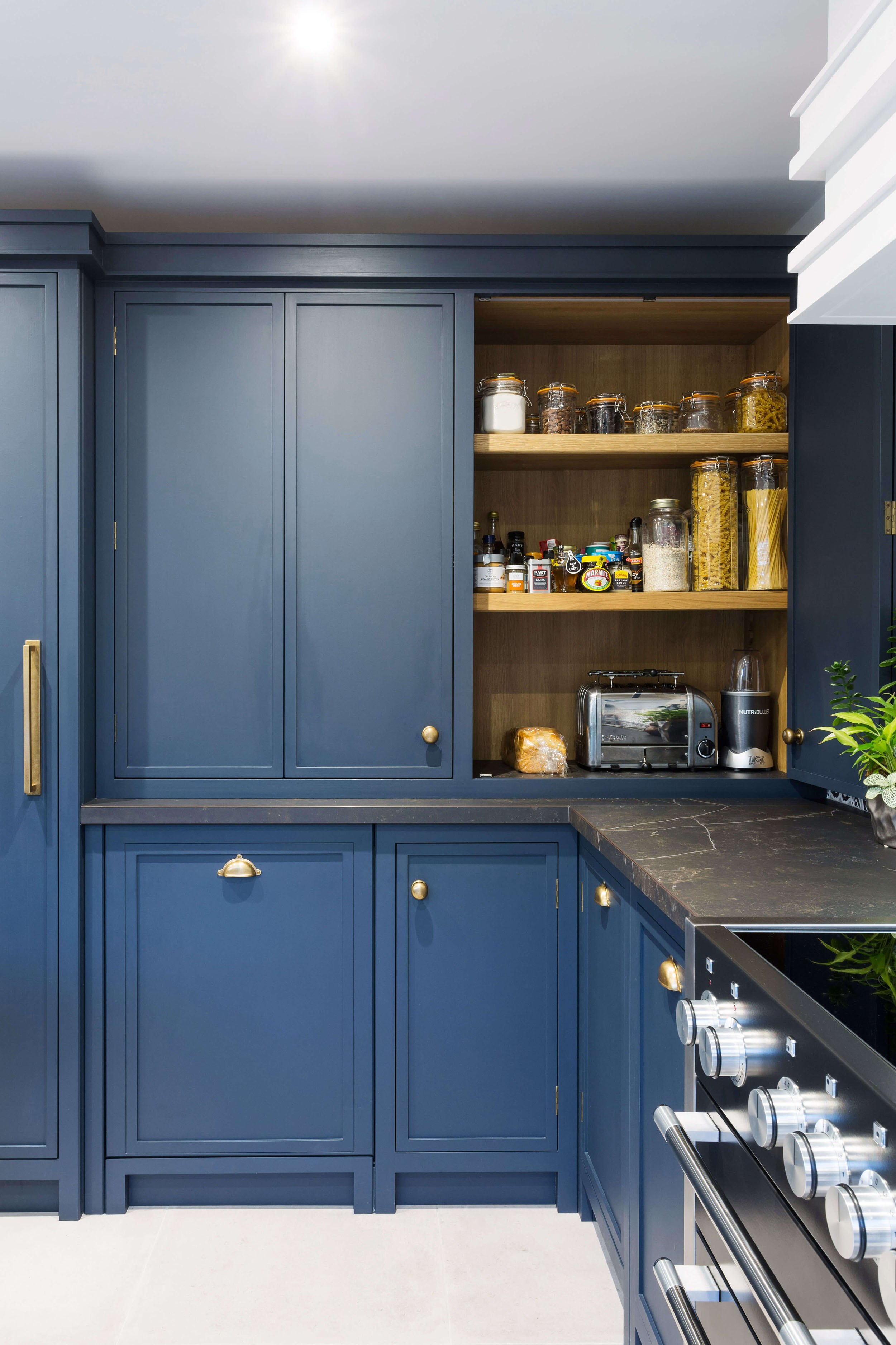 深蓝色工业摇壶厨房咖啡台